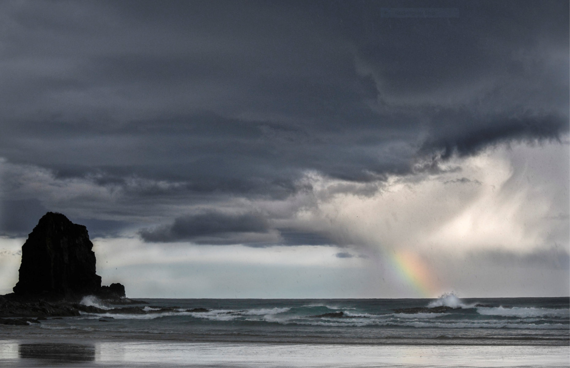 Storms in Cannibal Bay, South Otago, New Zealand